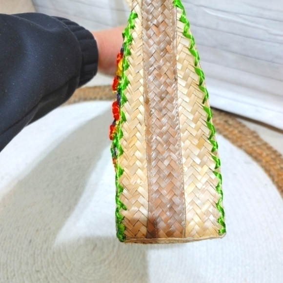 HANDMADE STRAW SHOULDER BAG, REAL SHELLS & EMBROIDERED COLORED STRAW DETAILS - Picture 7 of 16